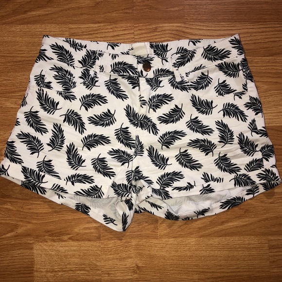 H&M Palm tree printed jean shorts - Picture 1 of 6